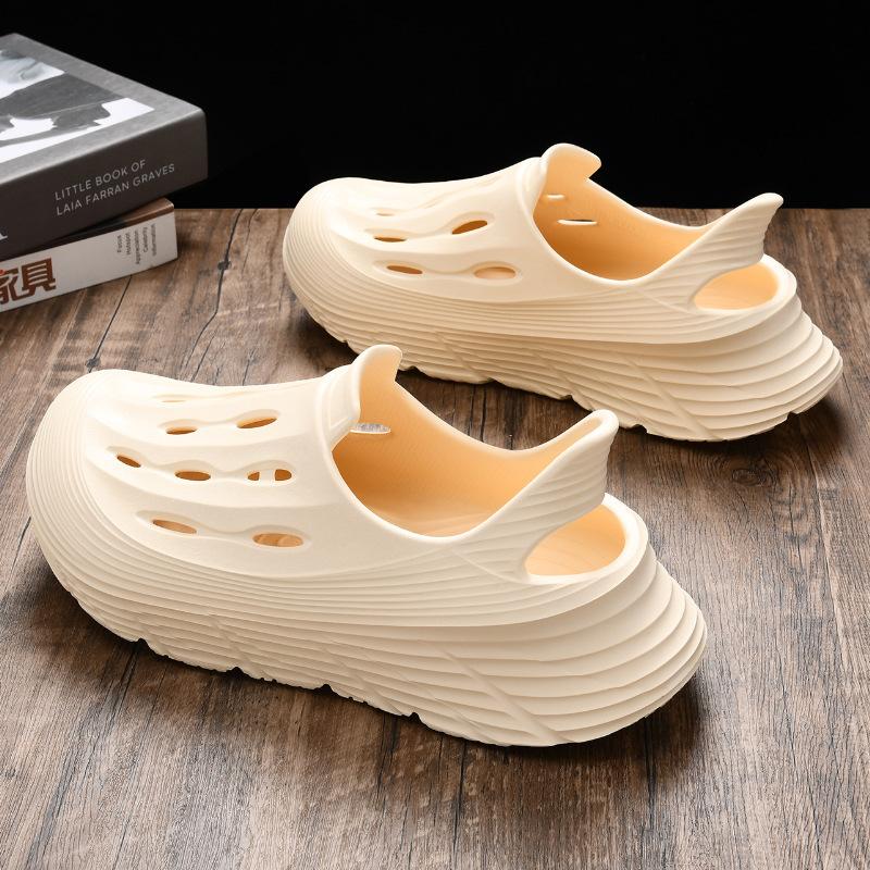 

Туфли с отверстиями для женщин не пахнут на улице, толстая подошва не скользит, дышащие, увеличивающие рост, легкие и прохладные тапочки 44-45 бежевый