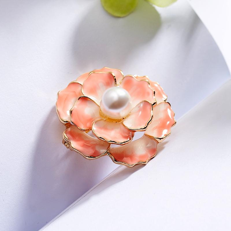 Nuova Brooch Camelia alla Moda da Donna Eleganti Spille Fiore Perla Moda Femminile Festa Cappotto Vestito Sciarpa Accessori Gioielli Regali
