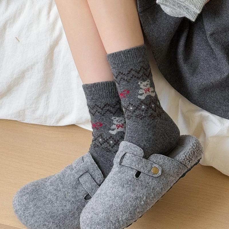 Retro Warm Socks for Women's Autumn and Winter, Bear Wool Socks, Wavy Cartoon Thickened Women's Socks