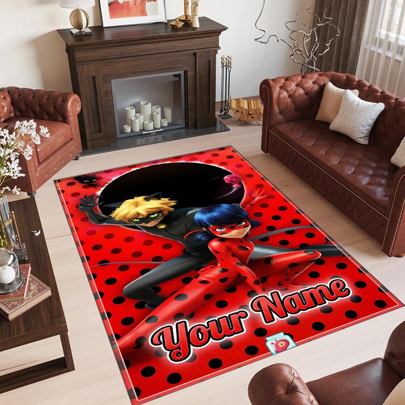 Tappeto in Cristallo di Velluto Personalizzato con Nome e Testo, Tappeto Antiscivolo Miraculous Ladybug per Decorazione Domestica