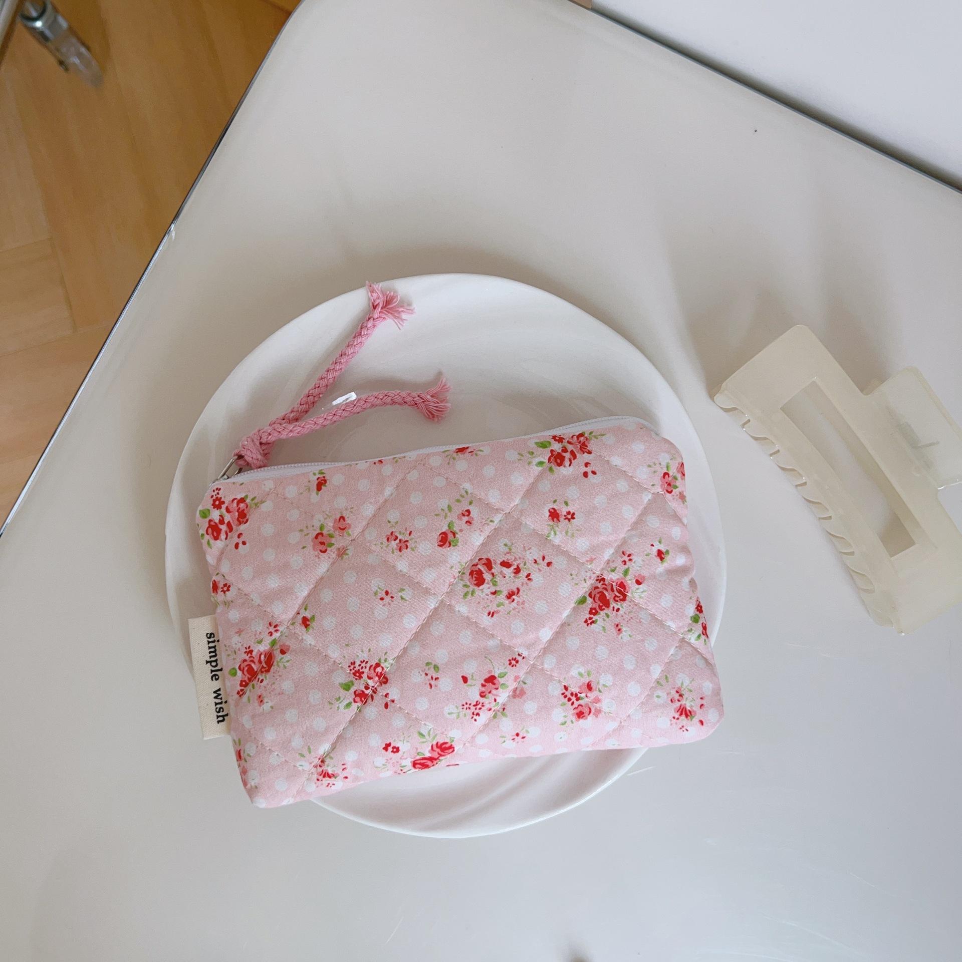 

Милый розовый стиль макияж помада чехол для AirPods цветочная стеганая косметичка женская милая мини помада косметичка для периода