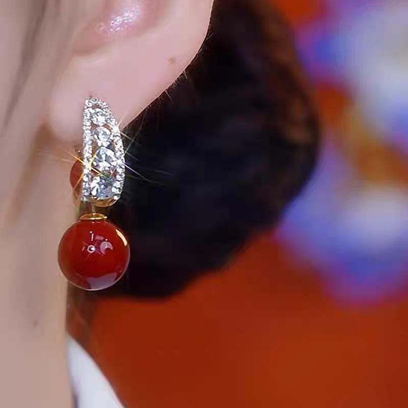 Elegant Zircon Red Pearl Stud Earrings – Versatile Design for Autumn & Winter.