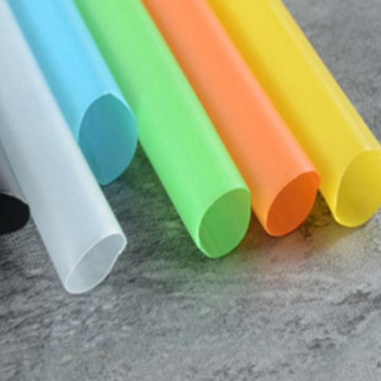 100 Stück PP-Mehrfarbige Einweg-Trinkhalme mit großen Röhren für Saftsauger für den Laden