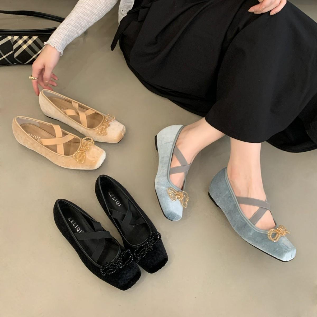 

2025 autumn and winter new gentle temperament velvet ballet shoes single shoes women s versatile inner height increase shallow mouth women s shoes 39 хаки