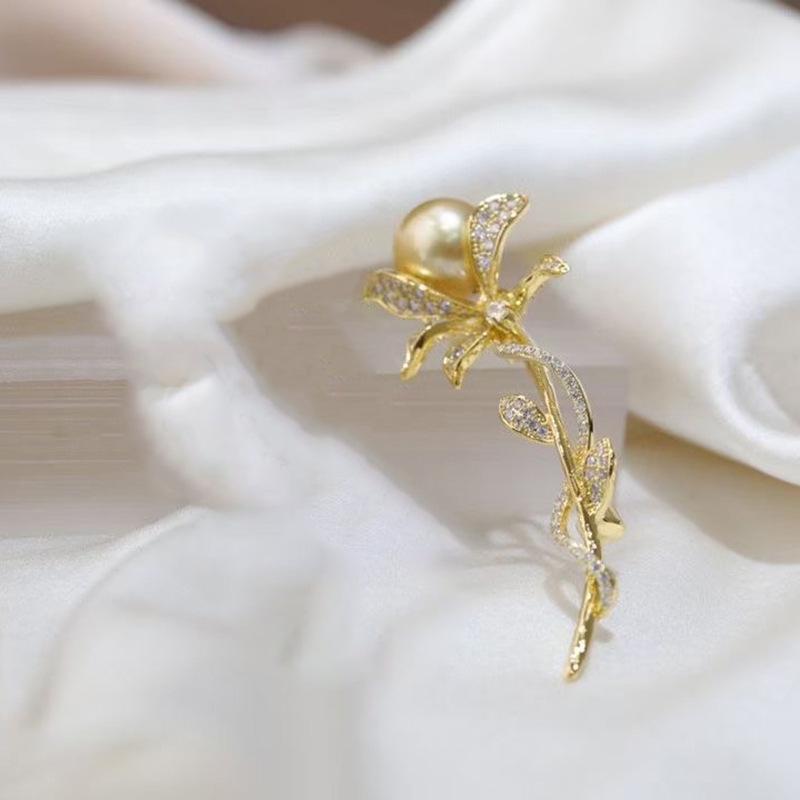 Pearl Corsage, Elegant Rose Brooch, Copper Micropaved Zircon Thick Gold-plated Pin