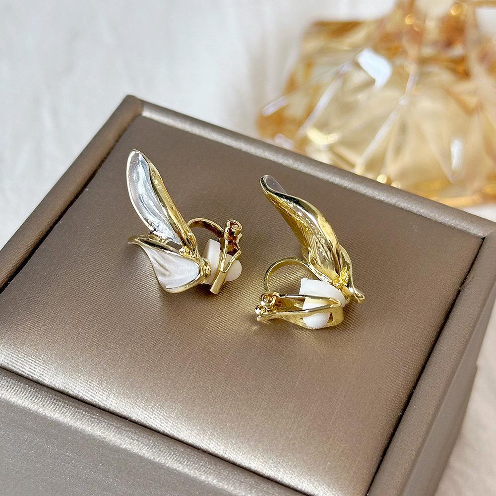 Korean Xiaoxiang Love Heart Earrings: High-End Summer Sweet Design with Niche Oil Drop Accents