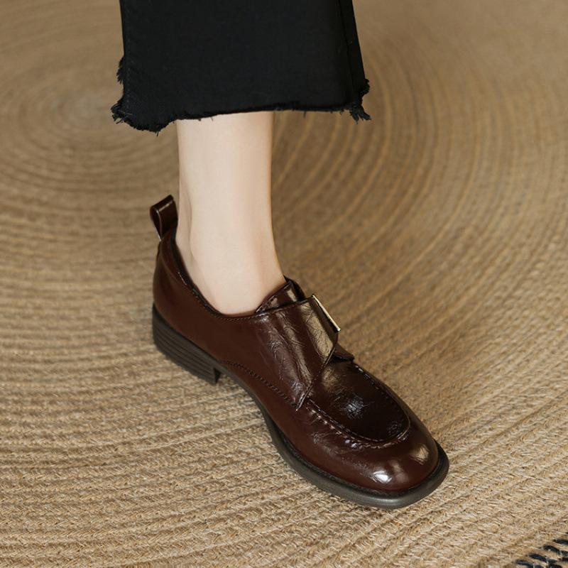 

Новые повседневные туфли на все четыре сезона, туфли большого размера с круглым носком, резиновая мягкая подошва, кожаные туфли, квадратный каблук, плоские туфли, женские туфли на одной педали 39 коричневый