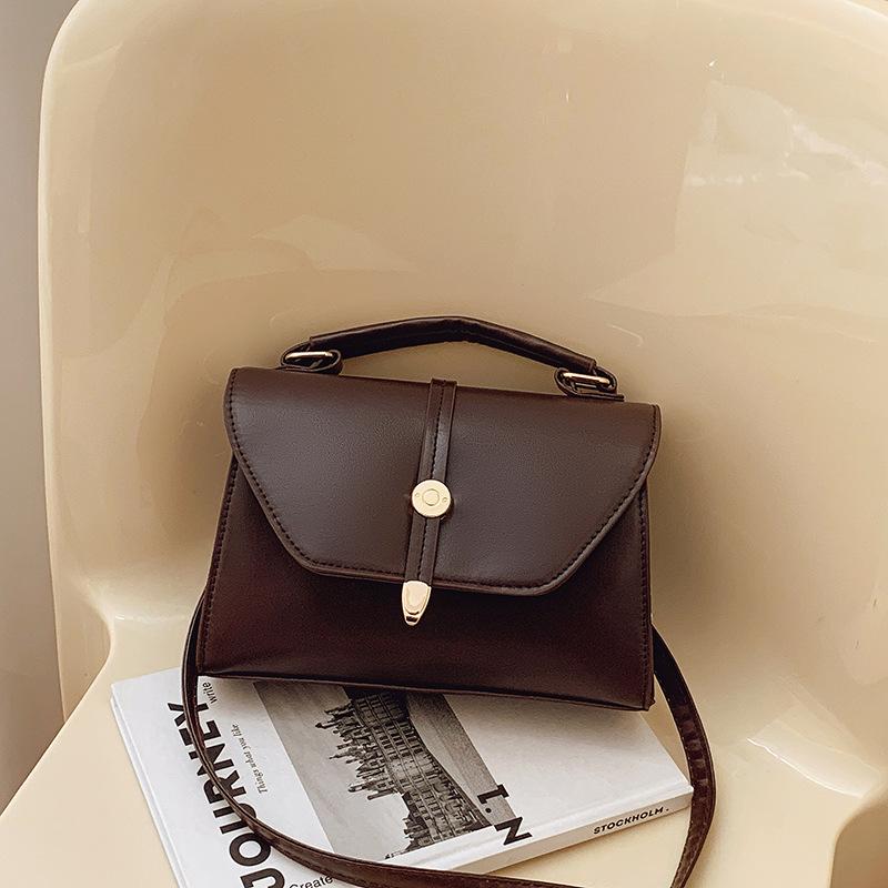 Retro fashion simple temperament small bag women's 2025 spring and summer new versatile ins messenger bag small square bag women's bag