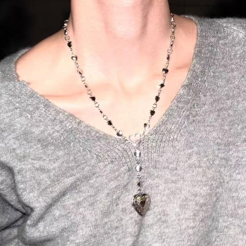 Romance Heart Shaped Locket Clavicle Chain Necklace with Delicate Locket Detail Stylish Alloy Accessory