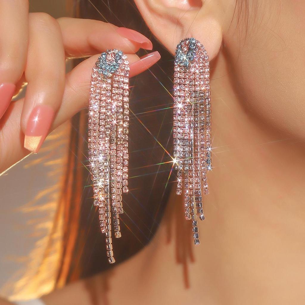 Brincos de borla longa com strass super brilhantes de luxo premium, brincos cravejados de temperamento da moda feminina