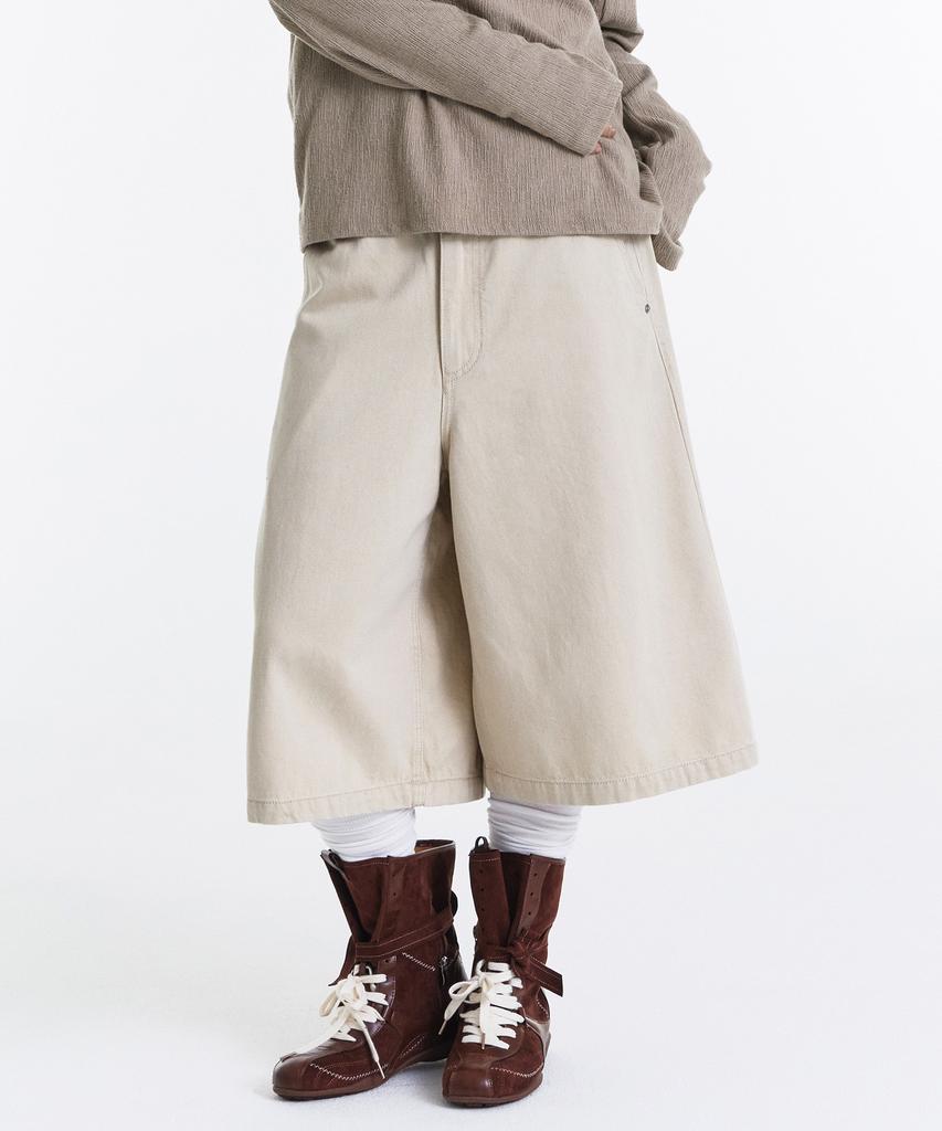 Gicheol Double Waist Bermuda Cotton Pants (Beige)