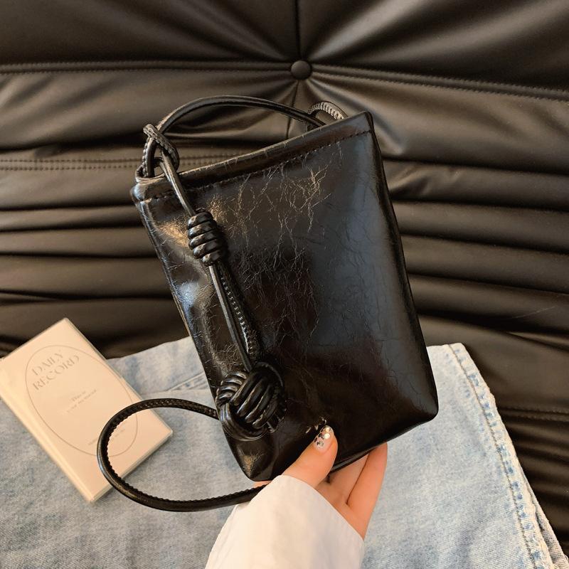 

Casual Crossbody Mobile Phone Bag Ins Simple and Fashionable Korean New Shoulder Bag Women s Beautiful Bucket Bag