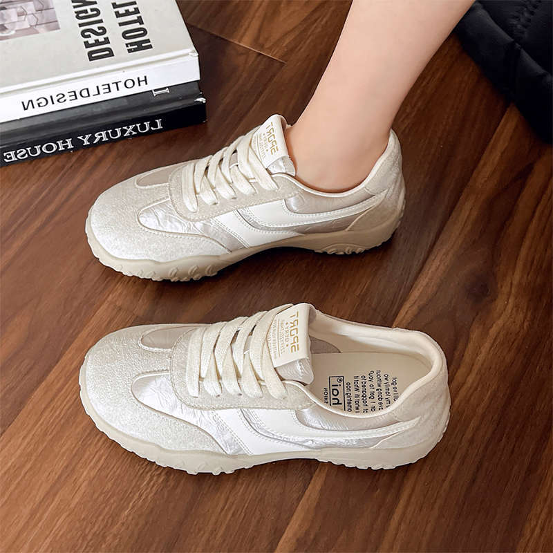 Versatile feet small sports and leisure board shoes women's spring new lightweight thick-soled German training shoes Forrest Gump shoes