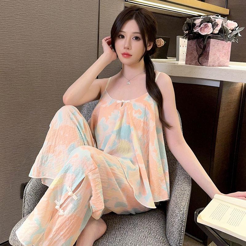 Dreiteiliges Set Sommer-Hauskleidung im chinesischen Batikstil im Pure Desire-Stil mit Brustpolstern und Hosenträger-Pyjama zum Drübertragen