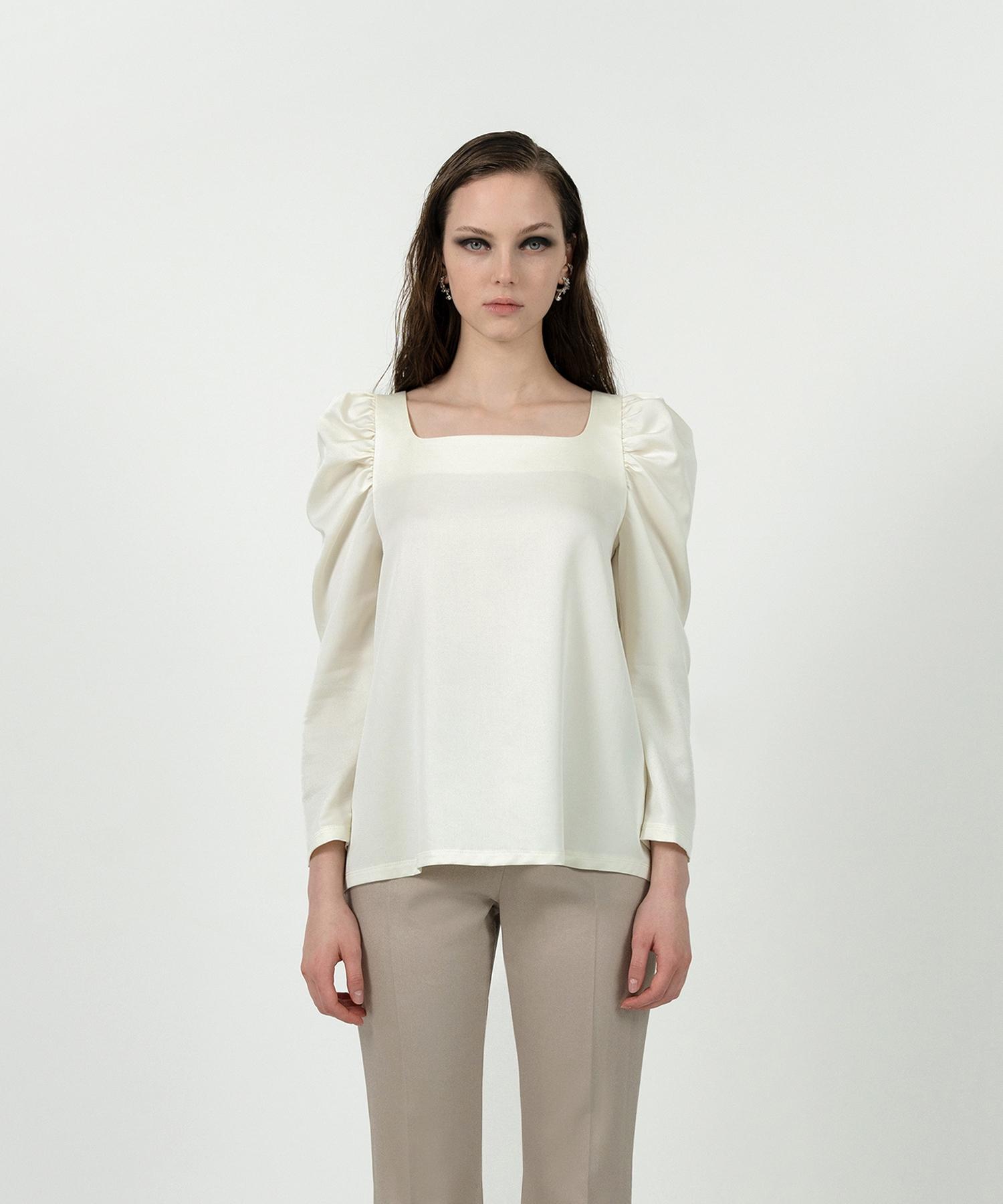Retour Deux Vingt Quatre Talia Gathered-Shoulder Blouse (Ivory) M