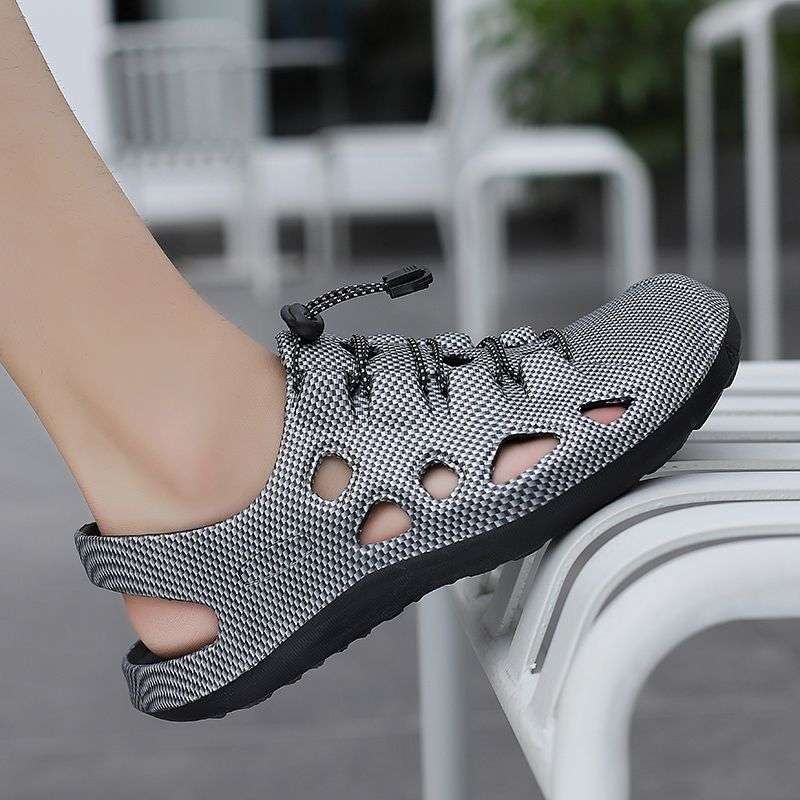 Sandals men's outdoor sports mountaineering and wading shoes soft sole non-slip deodorant hollow beach driving casual hole shoes