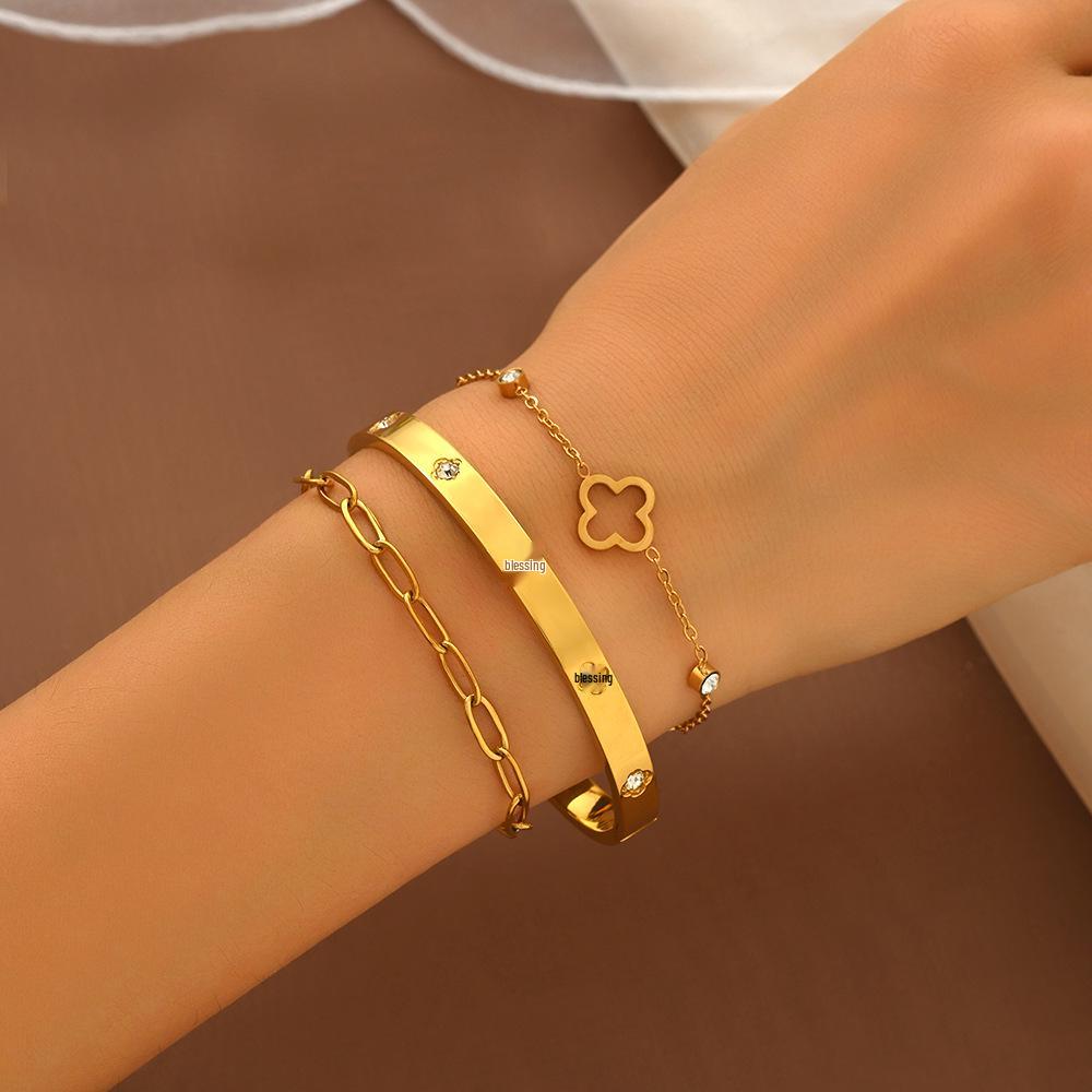 Elegant European Lucky Plum Blossom & Four-Leaf Clover Diamond Bracelet