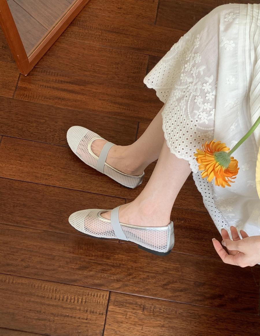 

Round head niche fish mesh hollowed out ballet shoes women s 2025 summer new fashion flat bottom belt buckle black single shoes 39 серебряный