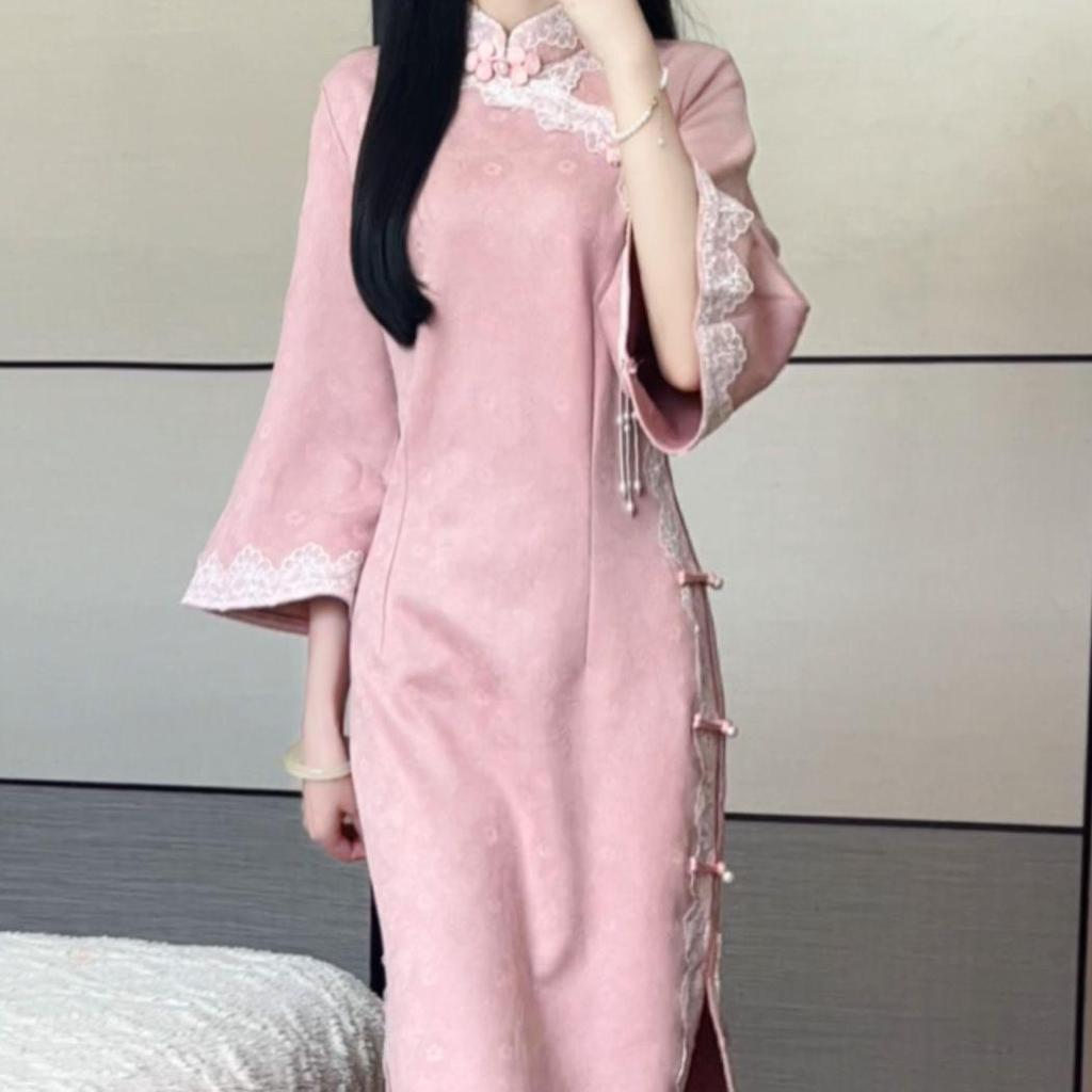 2025 Herbst/Winter Retro Matcha Chenille Cheongsam mit Wildleder-Samt und umgekehrten weiten Ärmeln