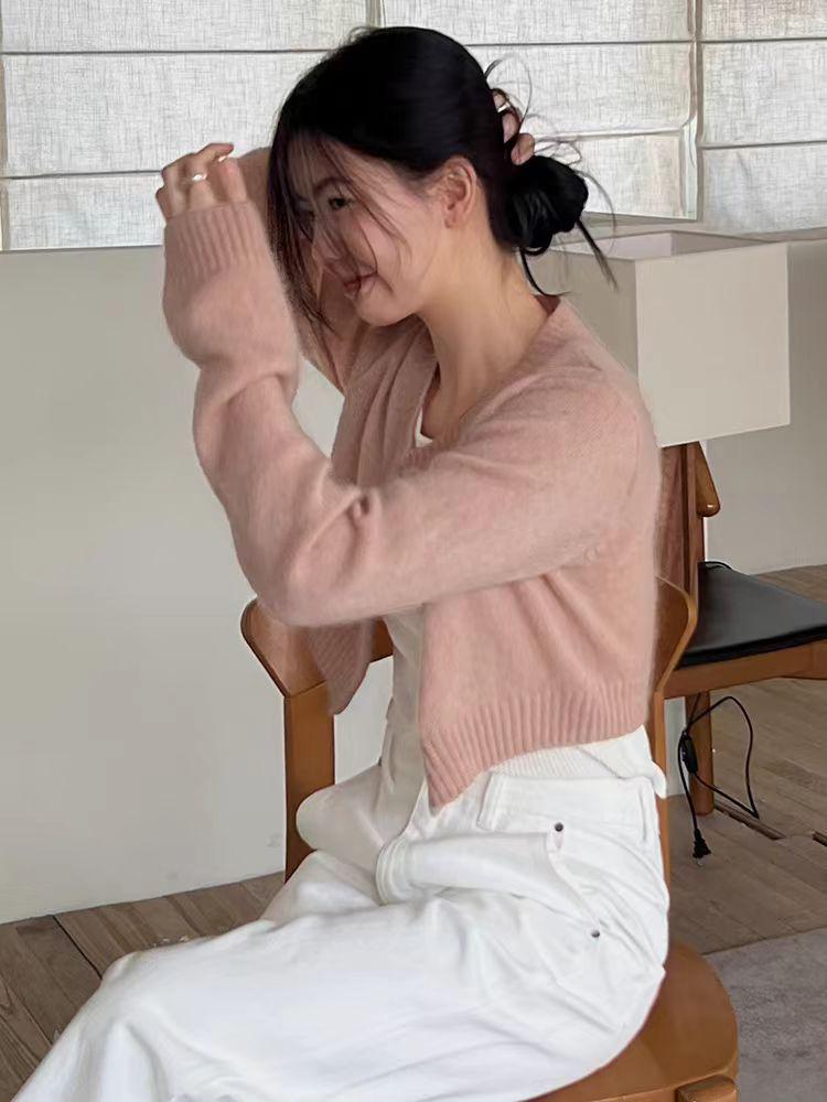 Women's One-Button Loose Knitwear: Short High-Waisted Wool Cardigan with Long Sleeves and Round Neck for Autumn/Winter Fashion.