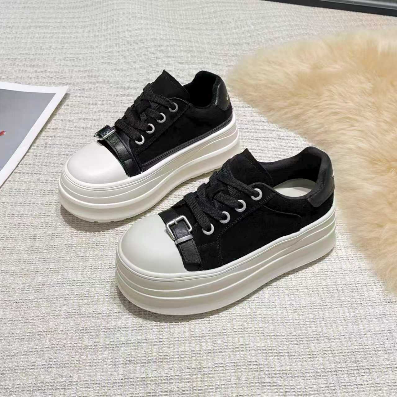 

Korean lace-up metal belt German training shoes women s 2025 autumn new fashion versatile sports casual small board shoes 35 чёрный