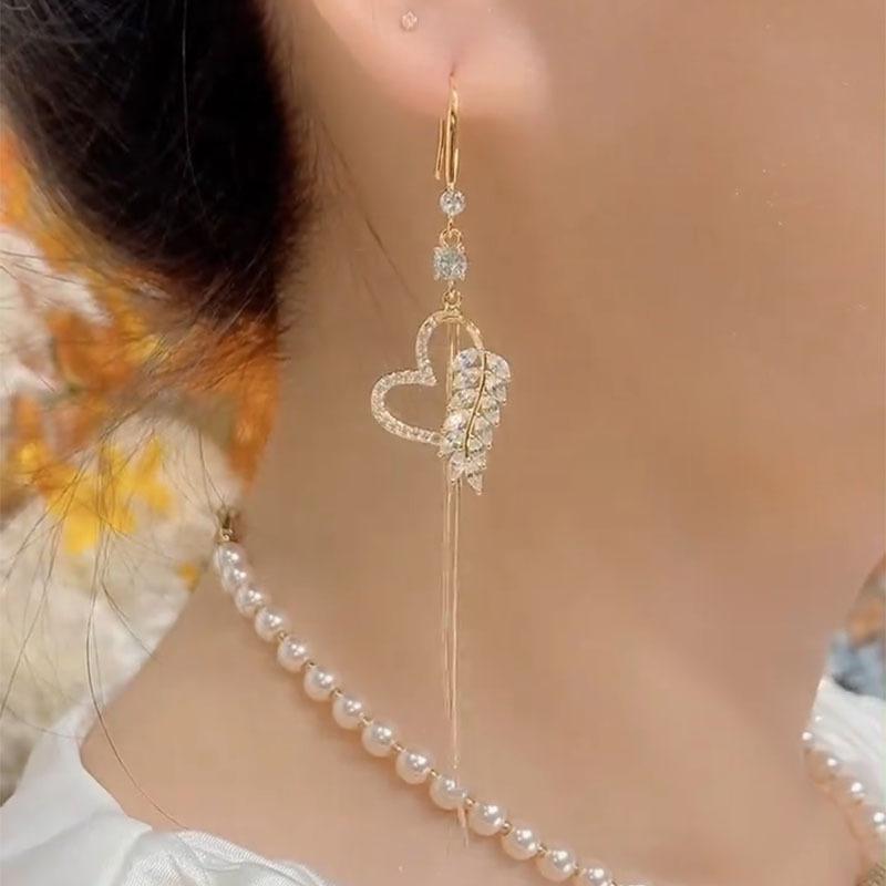 Light Luxury Long Heart-shaped Tassel Earrings with Niche Design, Earrings with Versatile Temperament, New Earrings