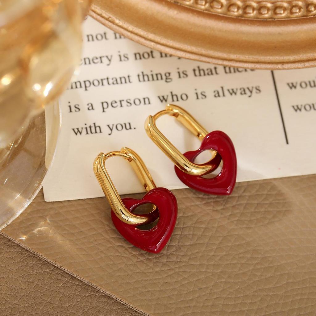 Autumn-Winter Minimalist Retro Red Heart Earrings: High-End Light Luxury for Women