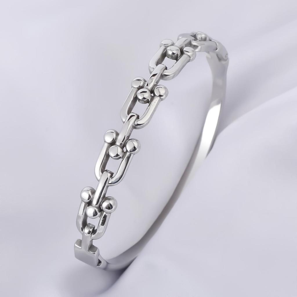 Luxury Stainless Steel Horseshoe Buckle Bracelet: Lightweight, Non-fading, Retro, High-end Feel
