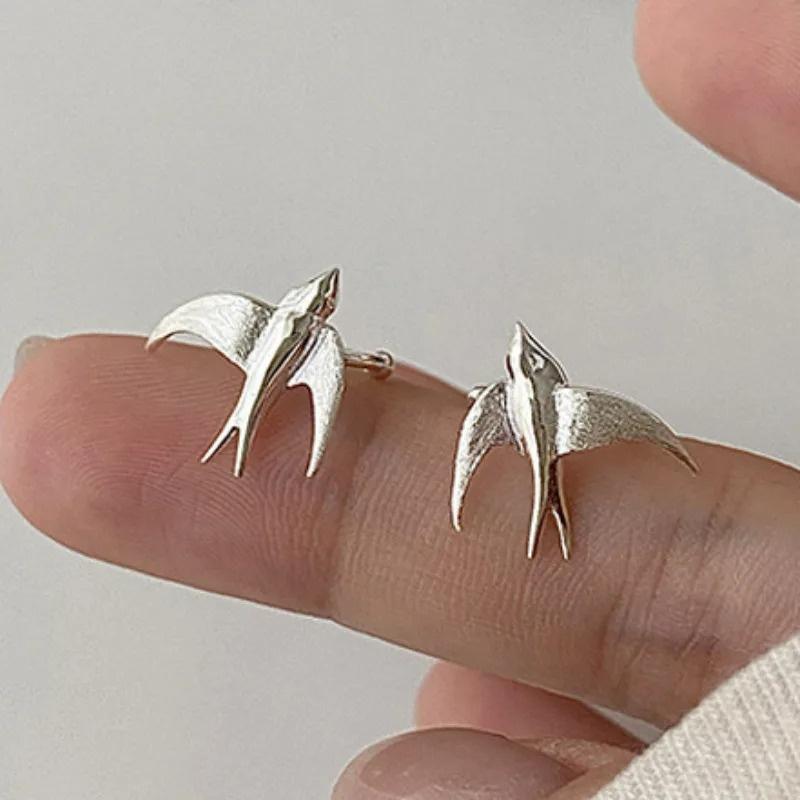 Newly Arrived Swallow Bird Clip On Earrings For Girls Cute Animal Chinese Style National Tide Earring Ladie Fashion Jewelry Gift
