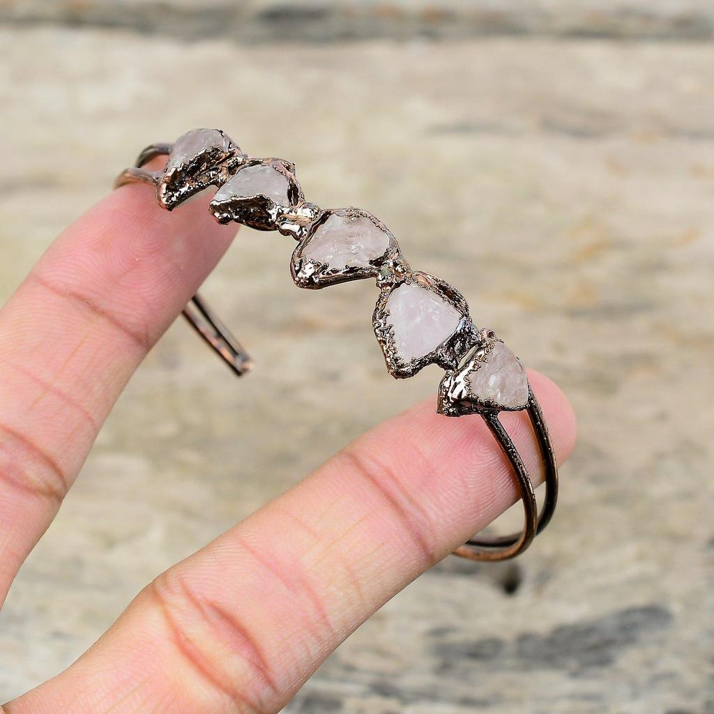 Rosenquarz Roh Armreif Elektrogeformter Kupfer Armreif Edelsteinschmuck Handgefertigt Verstellbarer Armreif Elektrogeformter Kupferschmuck