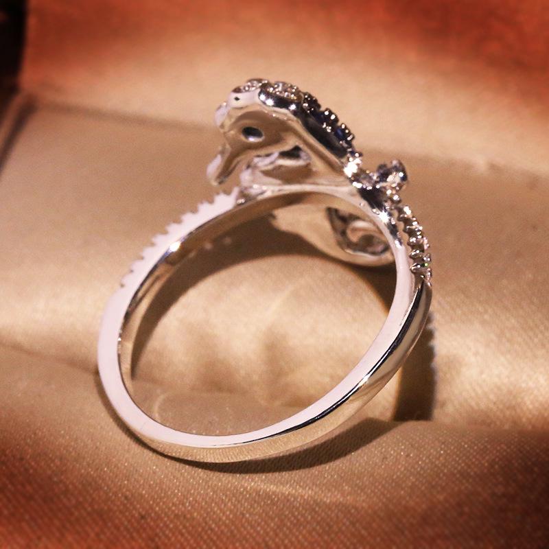 Sterling Silver Color Cute Seahorse Hippocampus Ring with Bling Zircon Stone Wedding Engagement Ring Women Fashion Jewelry