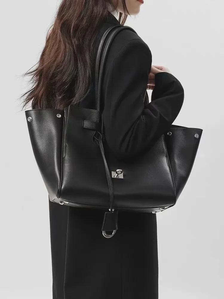 2024 Neutral Hot Girl Motorcycle Tote: Large-Capacity Solid Color Shoulder Bag for Commuters - Trendy All-Match Design