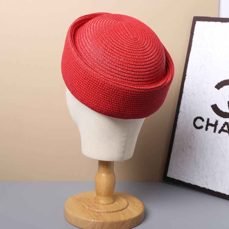 

2026 New Summer Straw Beret Sun Hats Retro Artistic Painter Breathable Straw Hat Fashion Women Circle Concave красный