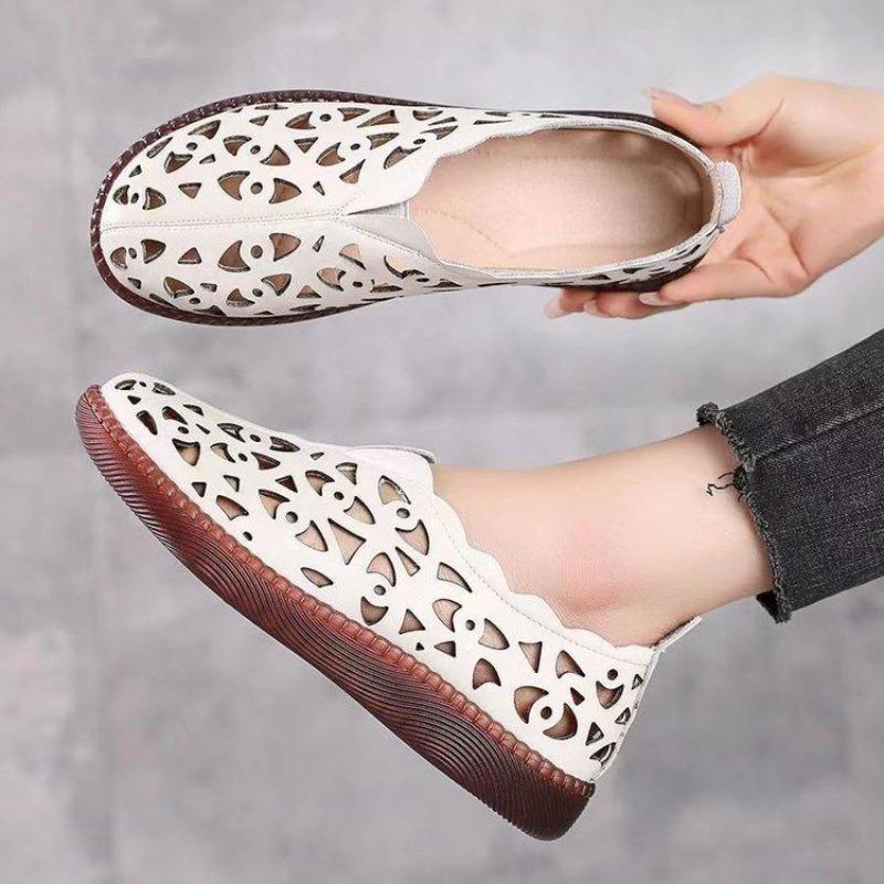 Summer Breathable Hollow Mother Sandals Women's Flat Bottomed Round Head Soft Bottom Large Women's Hole Shoes