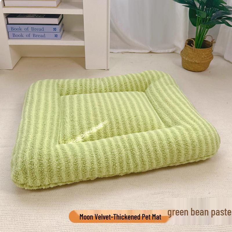Universal Large Winter Plush Pet Bed Mat - Thick, Warm Sleeping Pad for Cats & Dogs