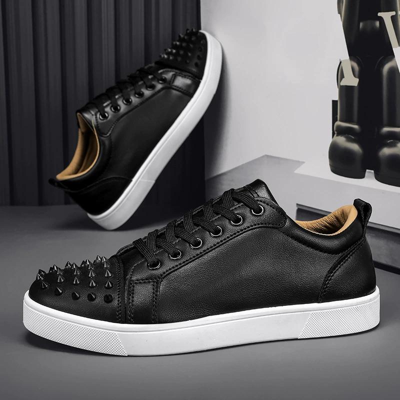 

Чоловічі кежуал туфлі на червоній підошві з заклепками, прості соціальні, молодіжні кеди, модні та трендові шкіряні туфлі, білі туфлі 44