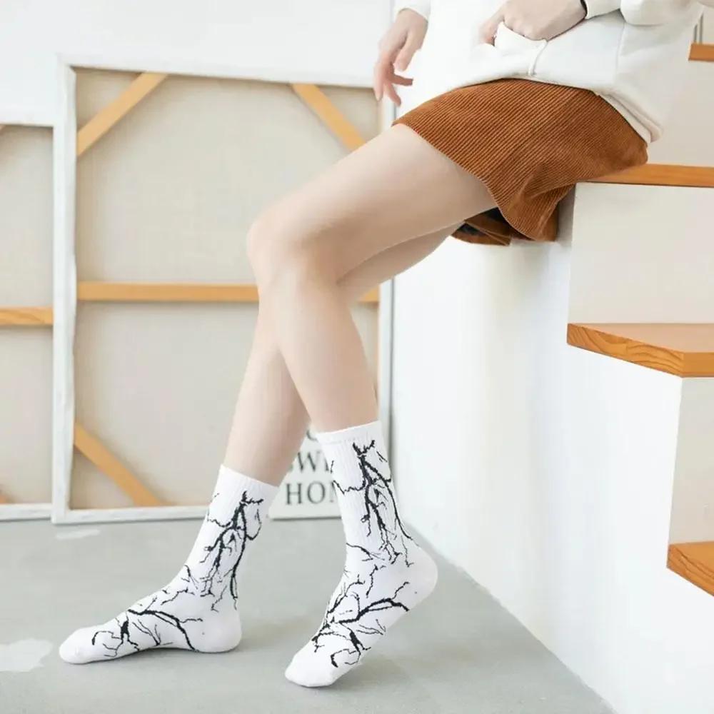 Harajuku Hip-Hop Street Sports Skate Ponožky Kravata Dye Bavlna Lightning Designer Happy White Socks Women