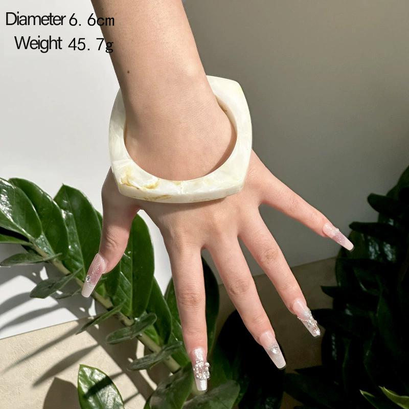 

Exaggerated Fashion New Resin Beige Wide Layering Bracelet With Gradient Irregular Geometric Bracelets Women Jewelry Accessory