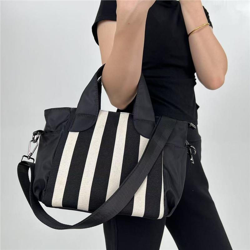 Women'S Seam Casual Contrasting Handbag Lightweight And Simple Versatile Embroidered Thread Shoulder Bag
