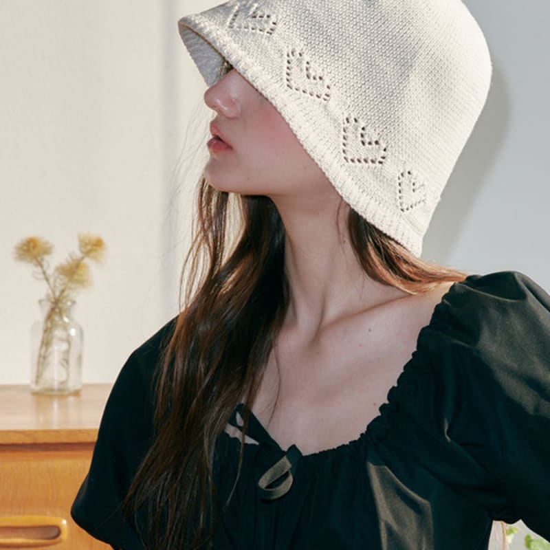 

ВСЕ НЕПОЛНОЕ Ведро с дыркой в сердце (2 цвета) Black (Heart Hole)