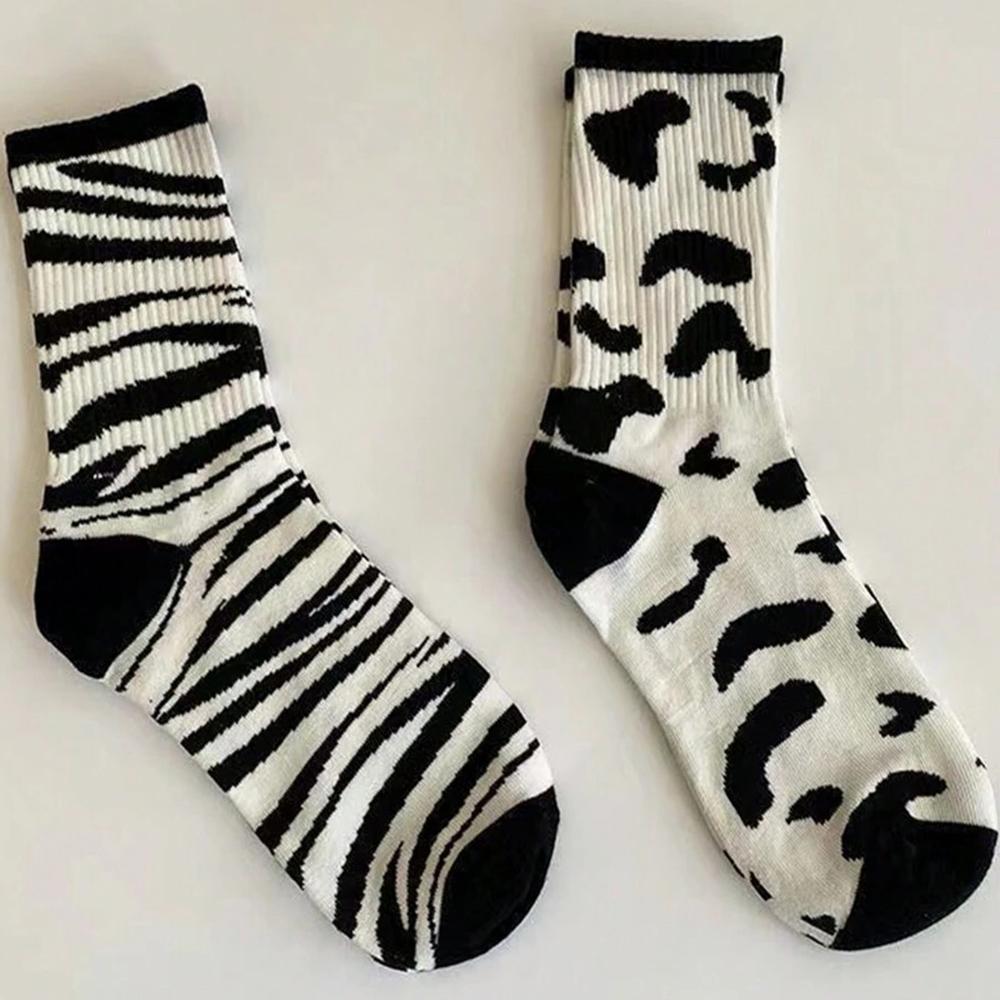 2 Pairs Women Cartoon Mid Tube Socks Fashionable Cow Zebra Print Pattern College Style Cute Comfortable Casual Round Neck Socks
