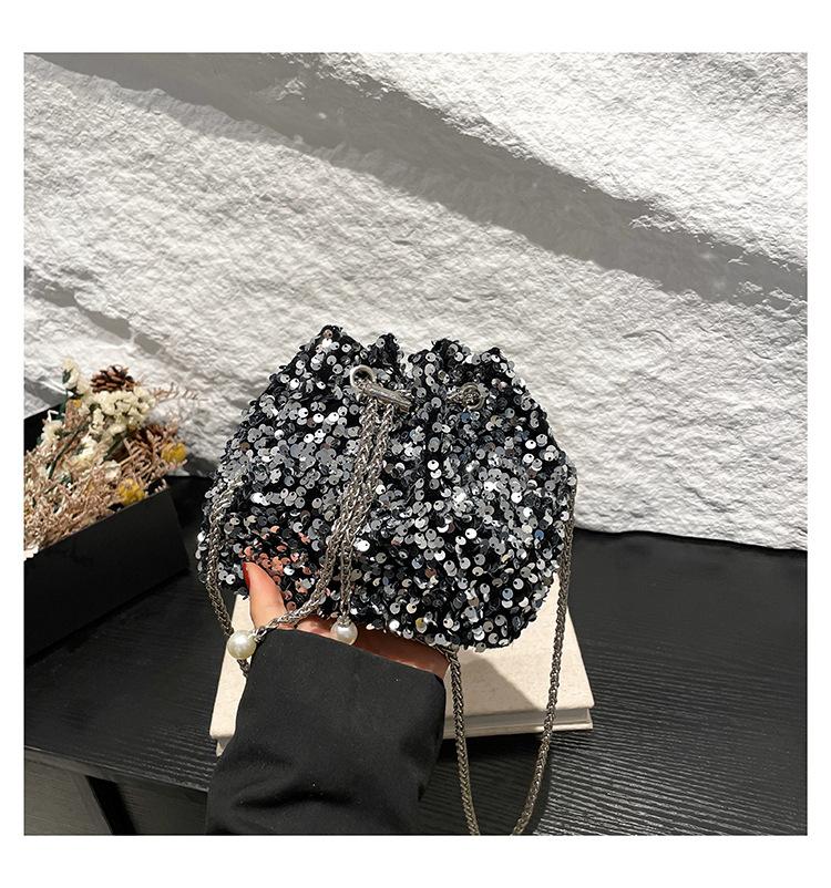

2025 new Korean version fashion hand sequined bucket bag versatile hand shoulder messenger bag dinner bag women s wholesale срібний