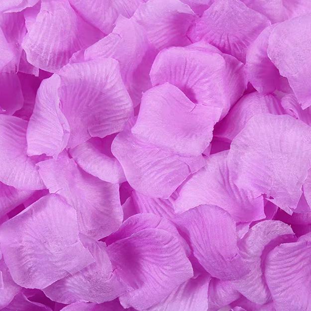 Romantische Rosenblätter - Vlies, Handgestreute Kunstblumen für Geburtstags- oder Hochzeitsdekorationen