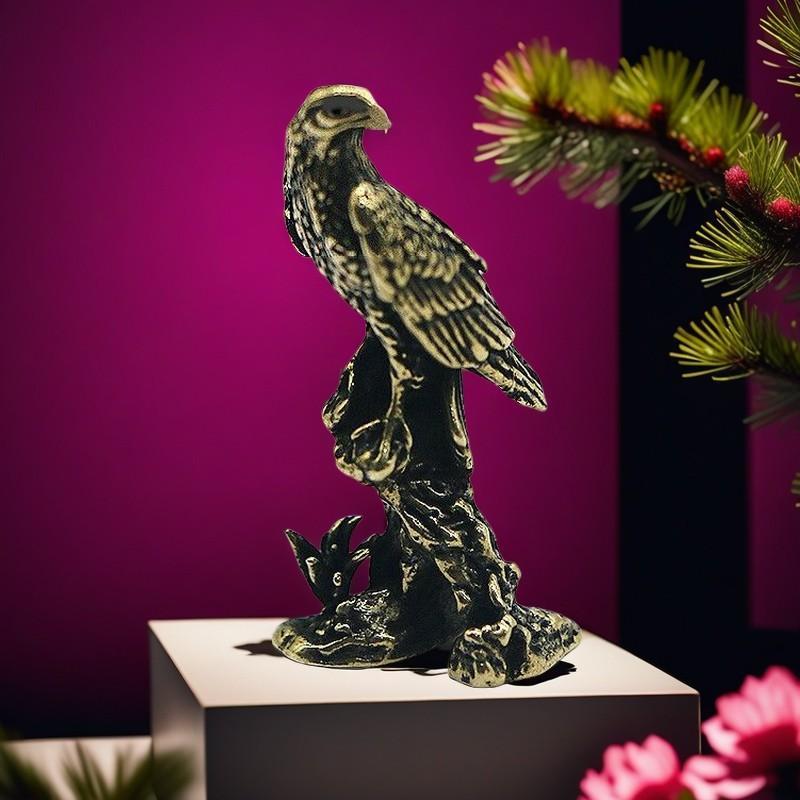 Vintage Alloy Eagle Statue With Exquisite Carved Details Antique Finish For Home Office Decor Gifts