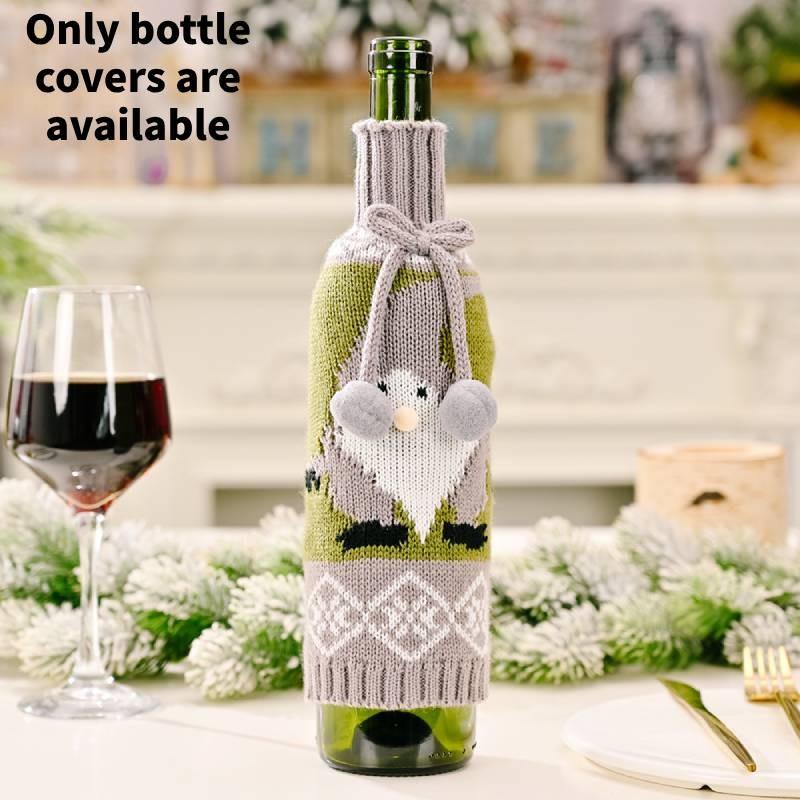 

Креативный настольный бар с вязаным чехлом для винных бутылок «Рудольф», украшенный к Рождеству серый