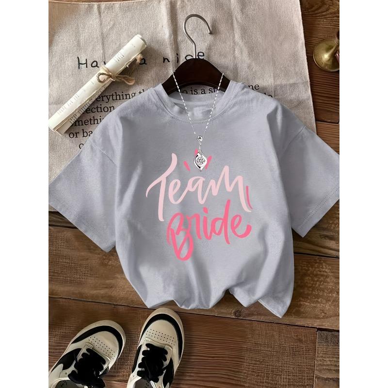 

Casual Short-Sleeve Round Neck T-Shirt with Team Bride Print That Belongs To Us 4XL світло-сірого кольору