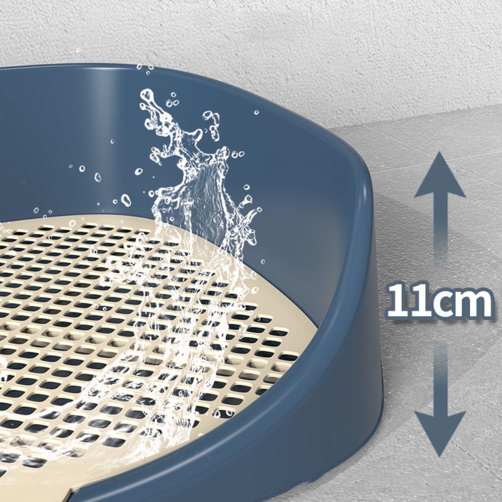 Plastikowa kuweta dla psa z panelem siatkowym i słupkiem Trener moczu dla szczeniąt Podwyższony płotek zapobiega rozpryskiwaniu