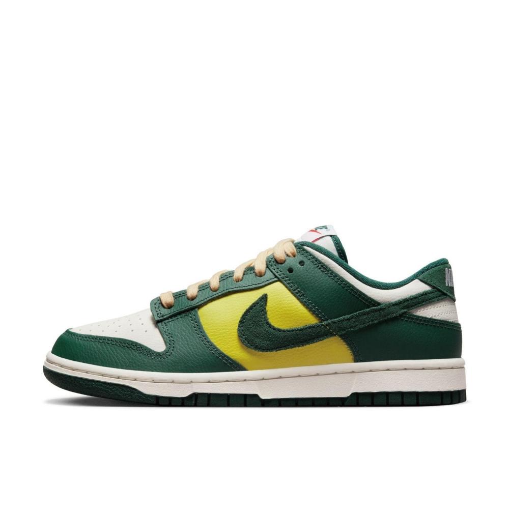 

NIKE W DUNK LOW SE WFD0350 133SAIL NBLGR