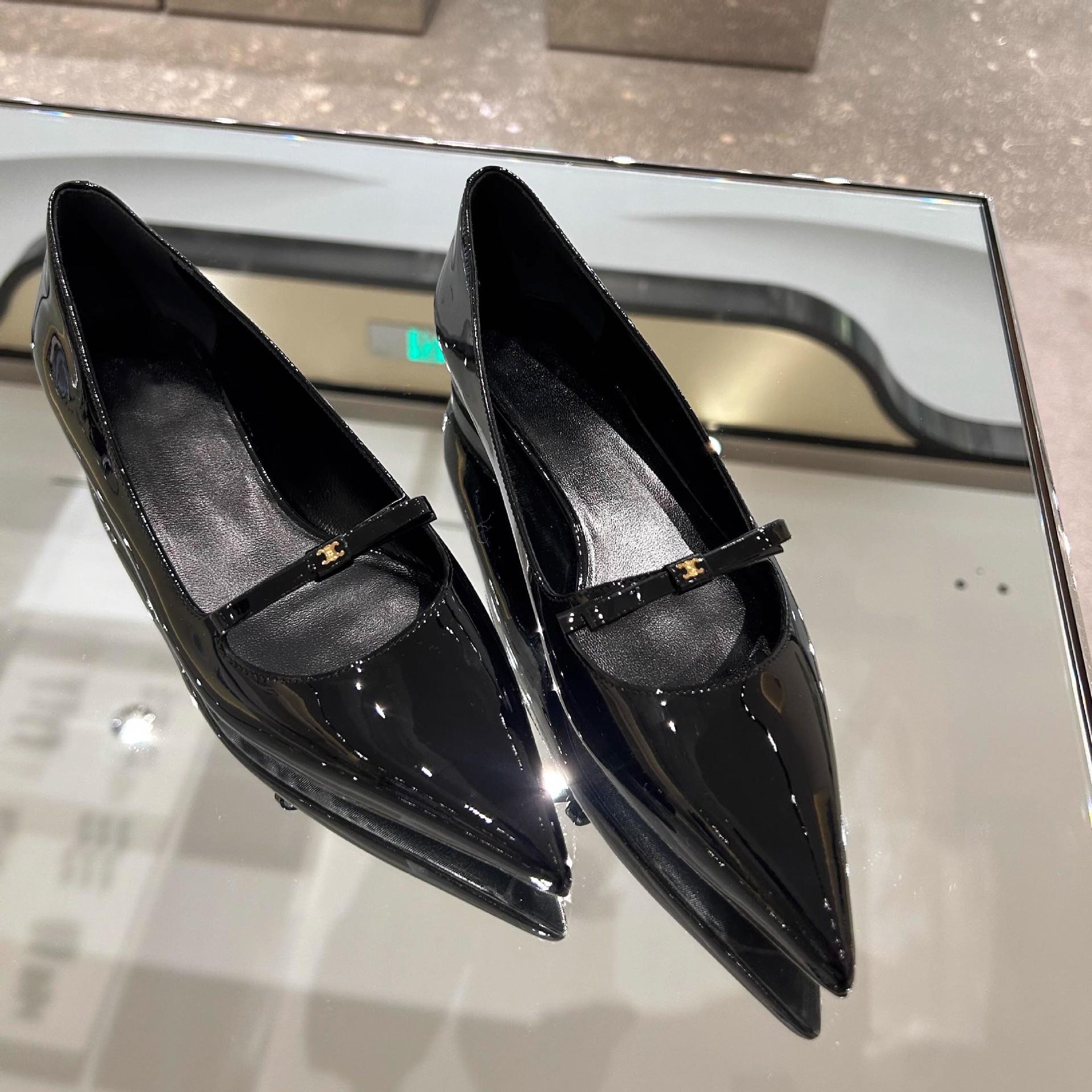 

The factory is making goods! French Arc de Triomphe hollow Mary Jane shallow mouth small single shoes women s bow pointed flat shoes 40