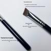 Triangle Concealer Brush: Seamless, Non-Absorbing, Precise for Blemishes & Spots, Highlighter & Brightening Iron Makeup Brush